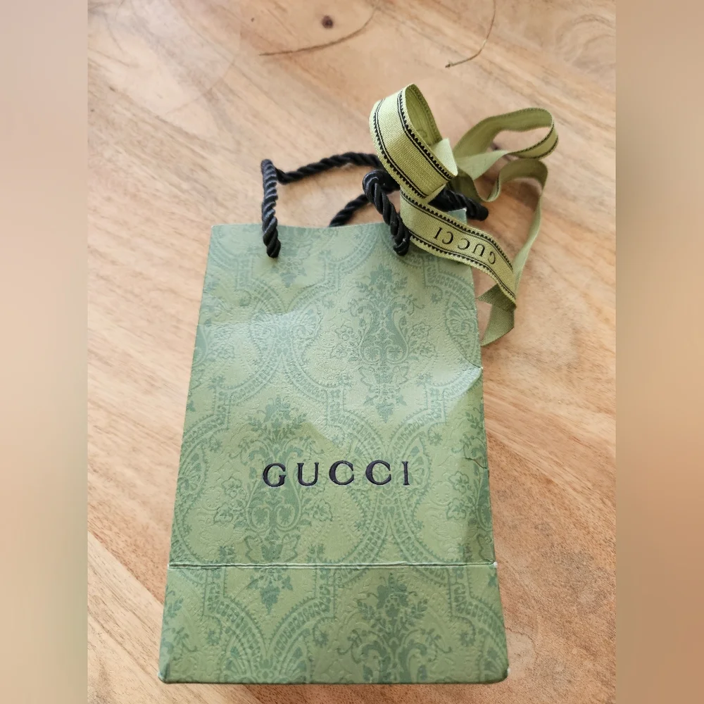 Gucci Gold Necklace with Floral Pendant - Picture 5 of 12